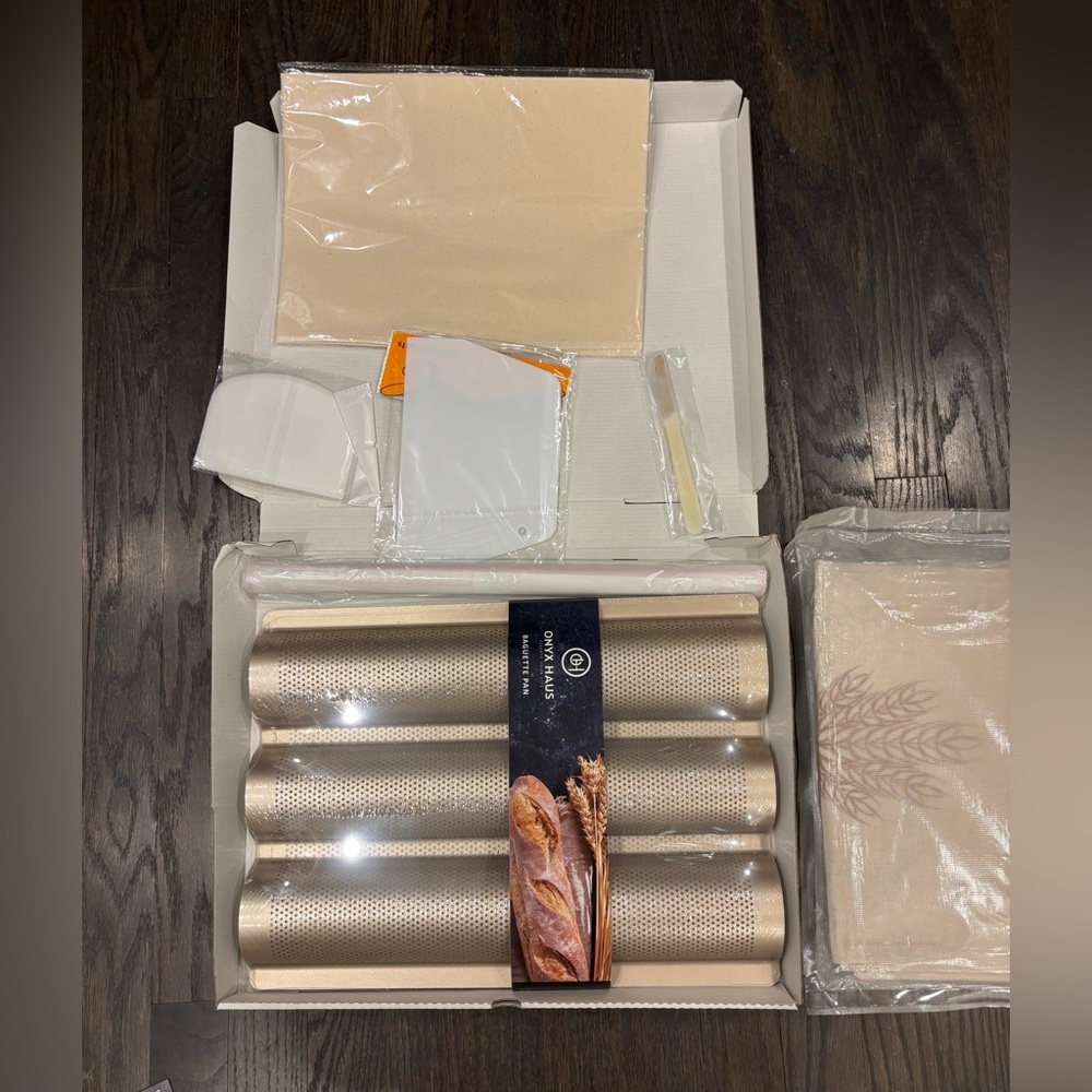 NEW French Baguette Baking Kit with 6 Pack Bread Bags Included